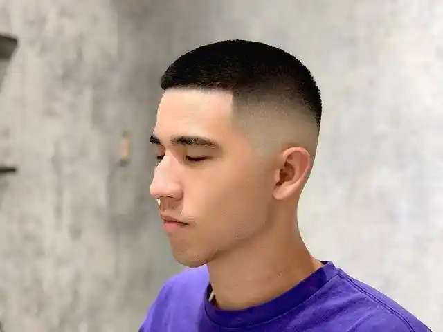 男生"两边铲光"发型清爽干净,夏天剪这4款,让你时尚又帅气