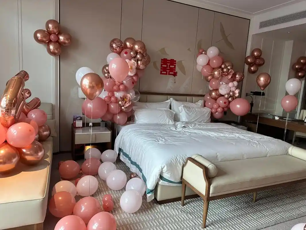 粉色婚房布置来啦##婚房布置 #气球布置 #喜事 #气球花艺 - 抖音