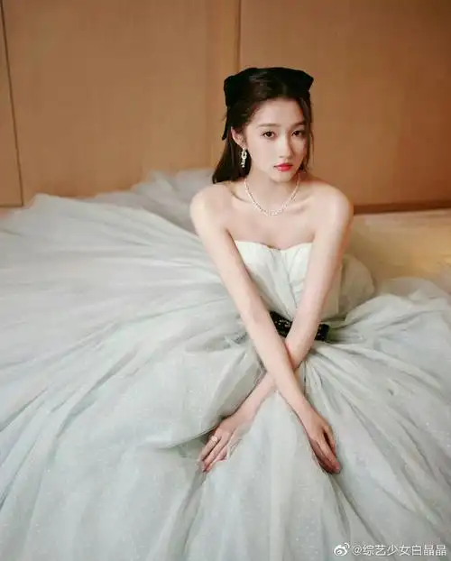 关晓彤薄荷绿纱裙