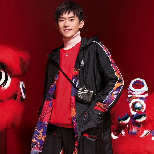 阿迪达斯易烊千玺同款红色卫衣三叶草牛年21新年款工装上衣gr021