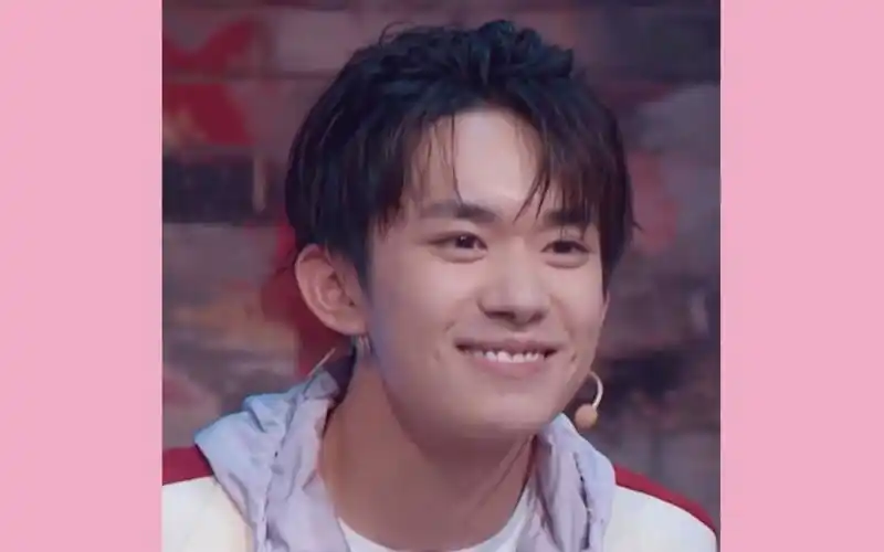 易烊千玺梨涡心动挑战,大佬一笑起来简直要人命,画面太甜了!