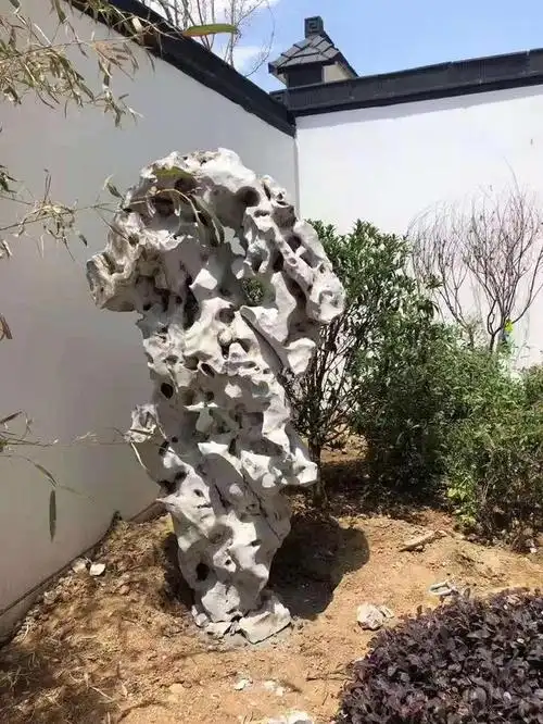 中式庭院太湖石假山