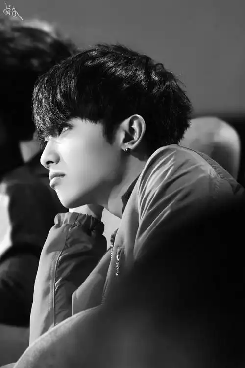 被这侧颜给征服了##华晨宇