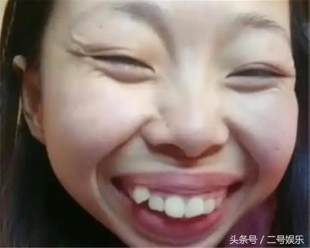 的娇羞与清纯中的时候,一个颠覆大家世界观的丑女嘟嘟姐也迅速的走红