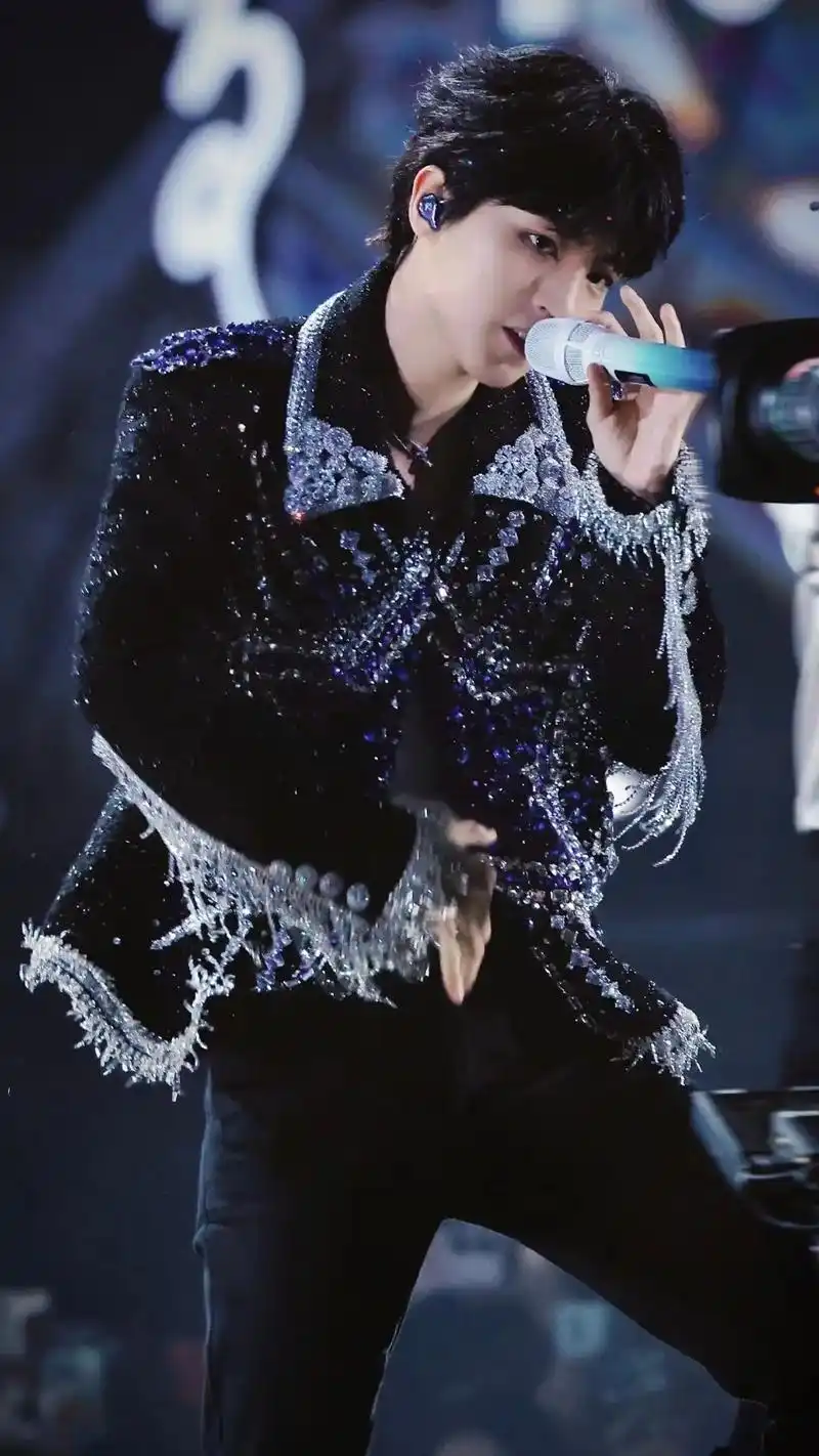 跨年演唱会妆造 真的很好看!#王俊凯江苏卫视跨年舞台 - 抖音