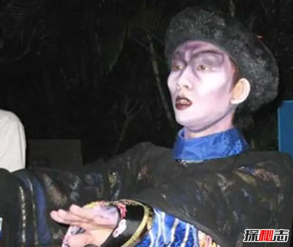 中国灵异事件大揭秘:上海大树喷火/狗狗开口叫人(都是假的)