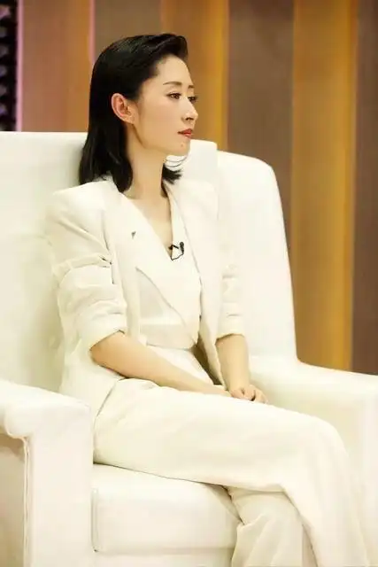 中年女人发量变少,建议试试刘敏涛这4款"短发",显年轻又时髦