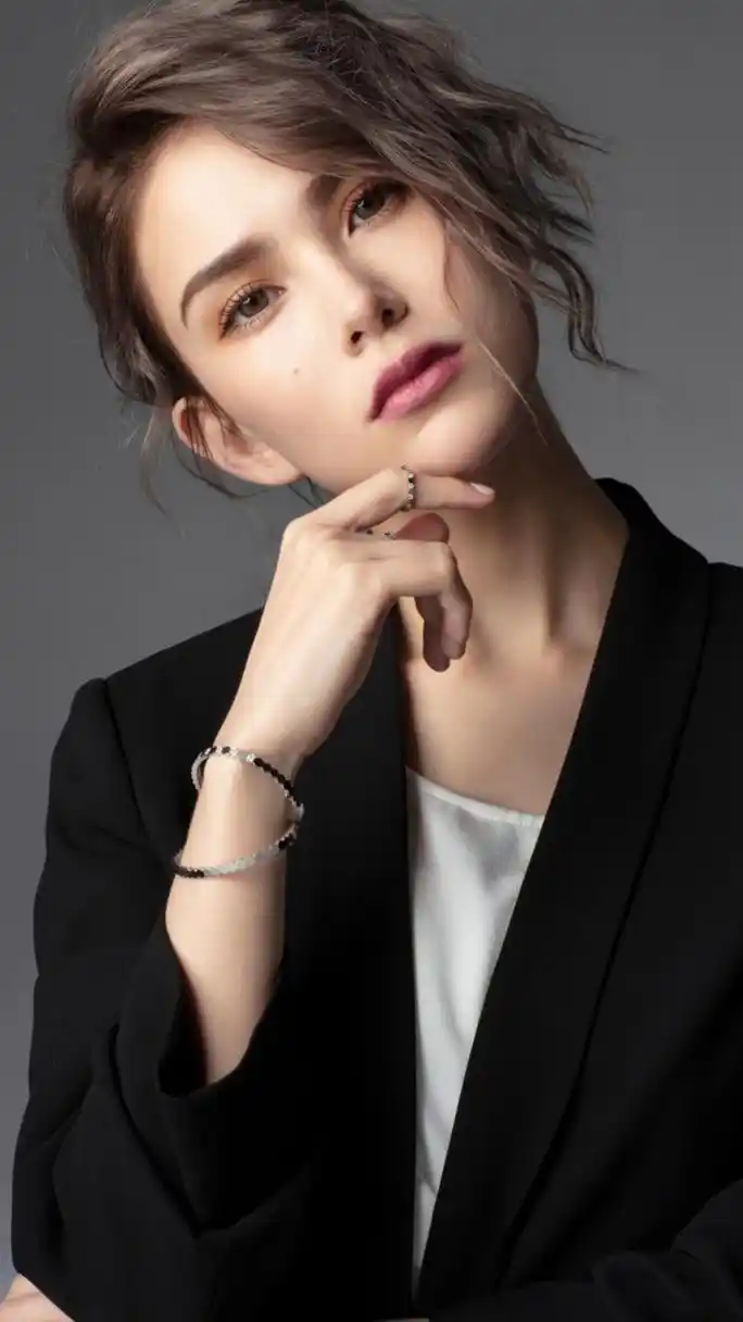 昆凌避谈陈建州大牙事件# 陈建州被大牙曝遭性侵未遂后,吃瓜人昆凌却