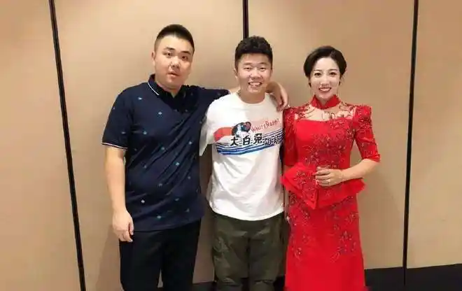 德云社周九良恶搞师哥,对方上当以后还被调侃|郭德纲|演员|魔术_网易