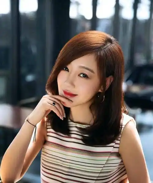 胡歌前女友薛佳凝演话剧,获唐嫣王冠深夜捧场,与胡歌分手太惋惜_网友