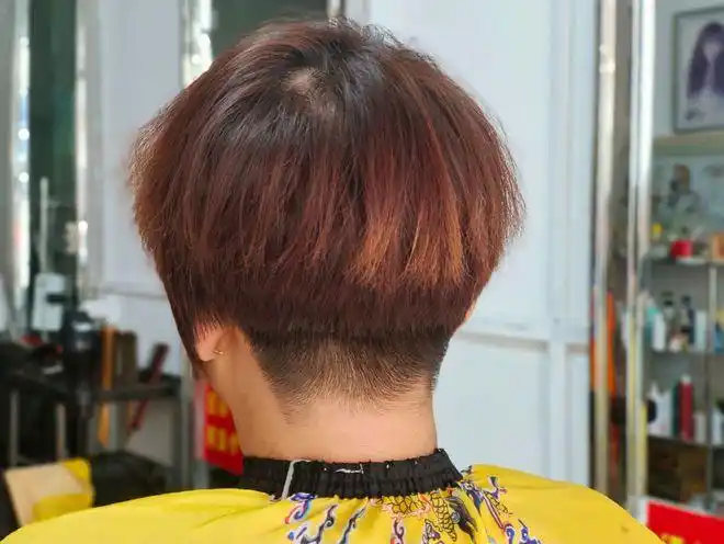 女人40岁左右发型这样剪利落时尚真显年轻