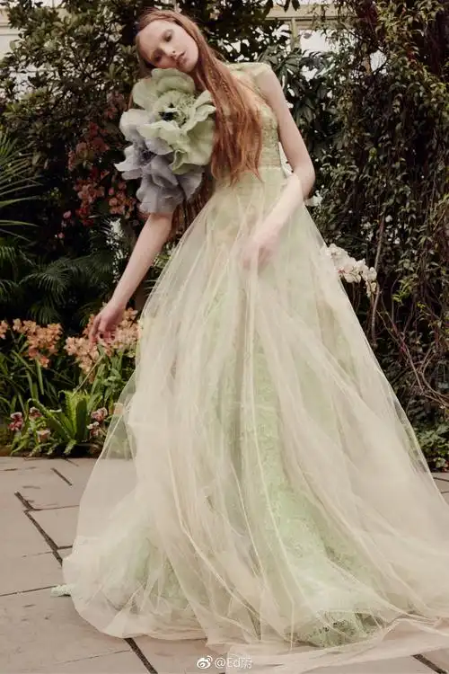 verawangbridalss2020这是婚纱女王王薇薇创立品牌以来的第60个