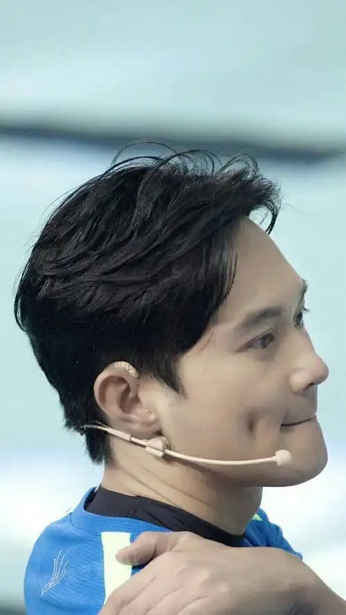 张智霖溺死在他的酒窝里