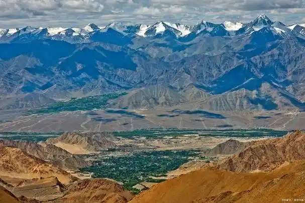 中国四大无人区之——阿尔金山