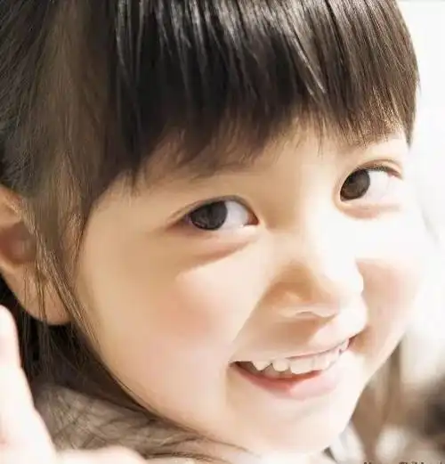 绽放纯真笑脸舞动快乐童年