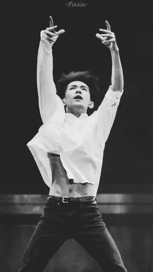 点开收看还不到16岁的易烊千玺的腹肌@tfboys-易烊千玺#易烊千玺电影