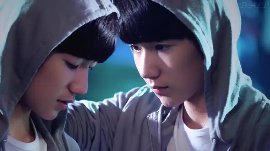 王源tfboys王源双生壁咚