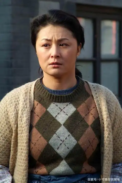 她是赵本山捧红的"谢大脚",年轻时有多美?网友:比陈红都美