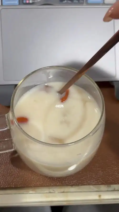 银耳雪梨牛奶羹