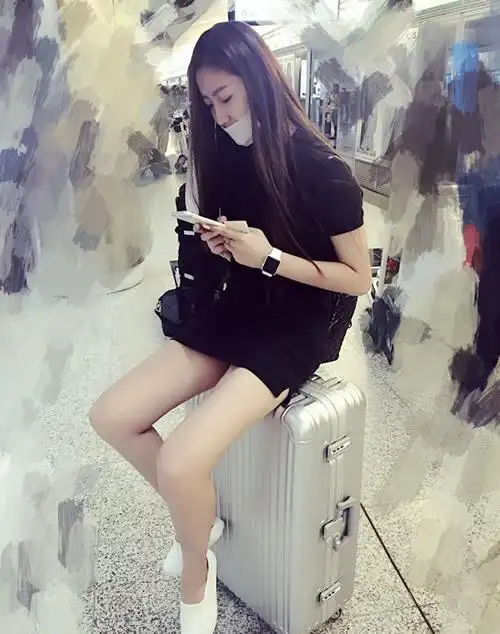 王上源女友撒狗粮秀恩爱长腿逆天