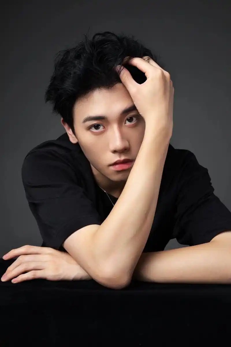 男生质感肖像 |普通人也能帅成男明星         坐标:深圳南山科技园