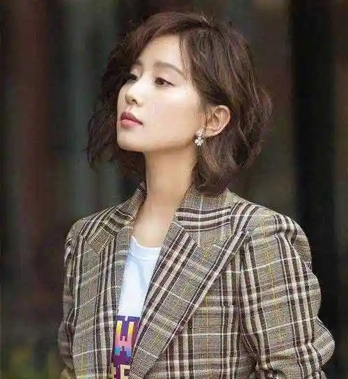 头发厚适合什么发型(头发厚适合什么发型好看)