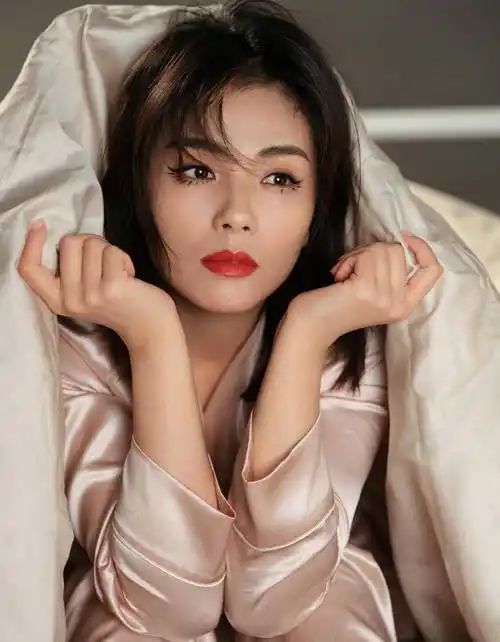 41岁刘涛写真变身"睫毛精"!