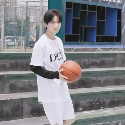 王俊凯打球图片