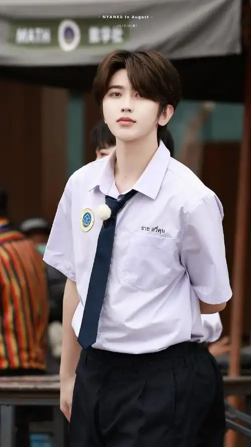 奔跑吧校服路透#93#奔跑吧泰国路透#为学长流泪了@蔡徐坤