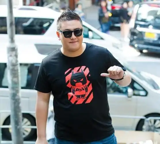 男生胖脸适合的发型图(男生脸胖的人适合什么发型)-百科学社