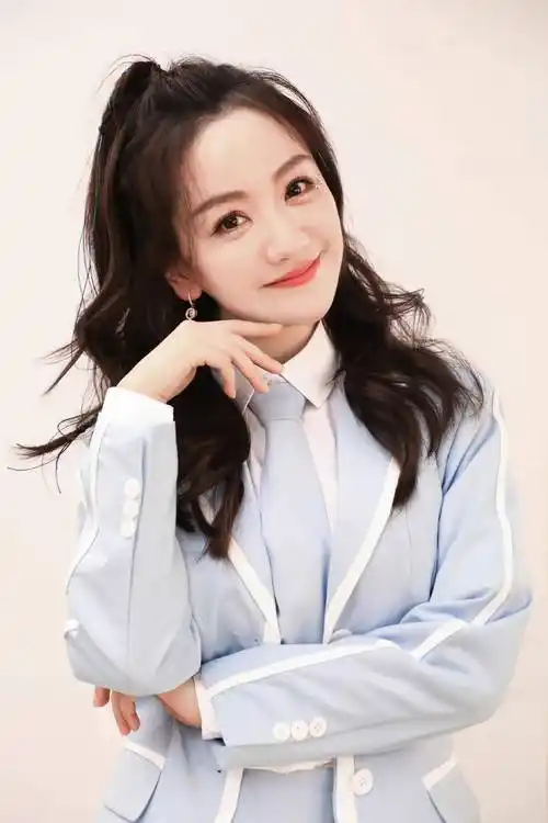 真是没谁了!43岁杨蓉单身多金,独自去甘孜游玩,佛系人生引热议