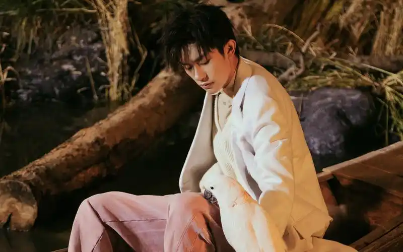 少年tfboys易烊千玺帅气壁纸图片