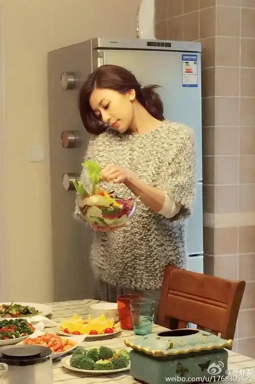 贾静雯第三胎孕肚好会"藏" 与之前的最大区别在这里(2)