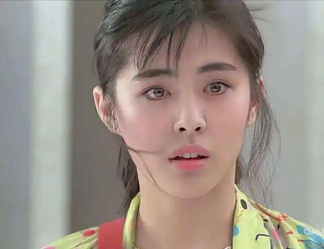 王祖贤55岁晒生日素颜照,皮肤松弛,发量感人,眼神依旧灵动_徐克_香港