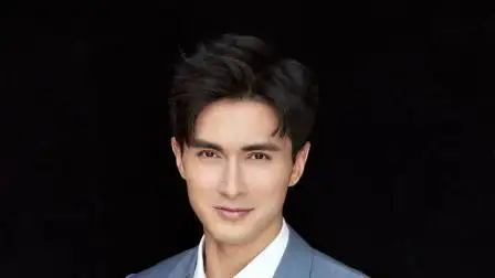 高伟光爸妈千里来探班 高伟光与爸妈吃饭散步回家