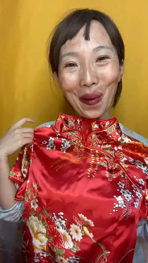 被老61嫌公69弃长得丑,你们说61穿我69旗袍好看吗?评论区留言