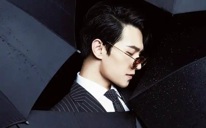 男明星戴上眼镜,或斯文或邪魅,你被谁撩到了呢?