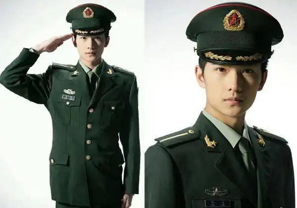 军人军装照图片