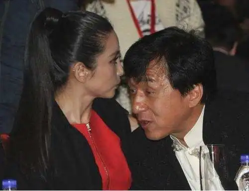 44岁李冰冰遭成龙狂灌酒罕见照曝光, 太辣眼?