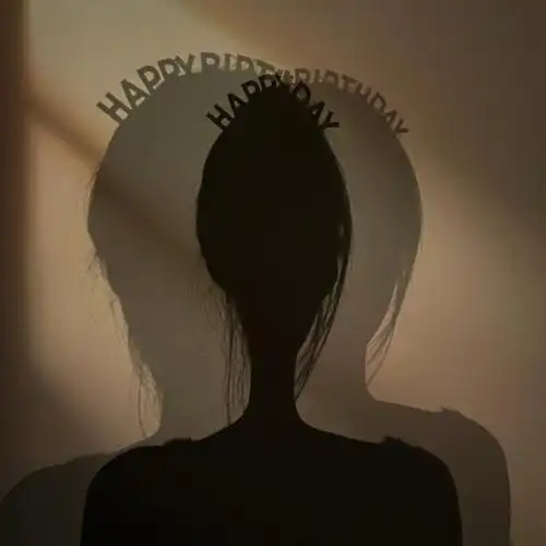 生日照片,氛围感拿捏7816615关灯打开手电筒,把影子投到墙上