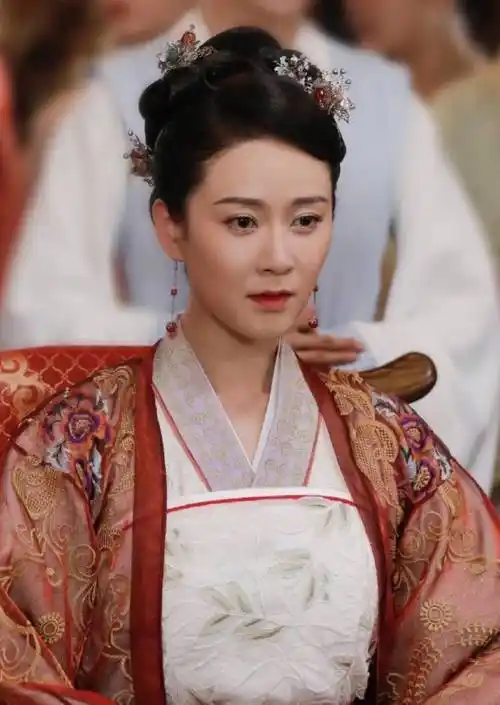 赵丽颖新剧里的"第一戏精",与郭麒麟演母子走红,41岁越来越火_赵柯