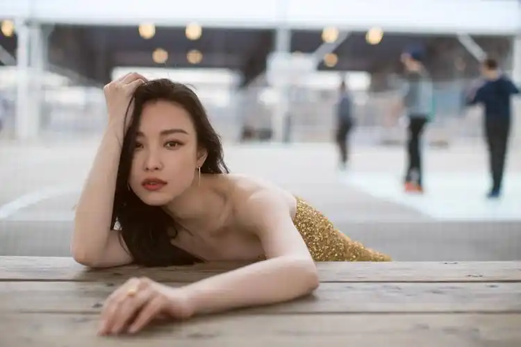 #倪妮# 金色闪光裙 - 堆糖,美图壁纸兴趣社区