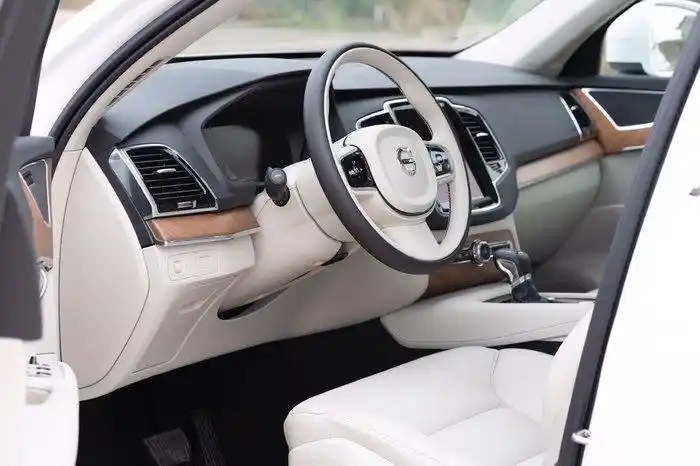 请问现在沃尔沃还有米白色的车内饰了吗?