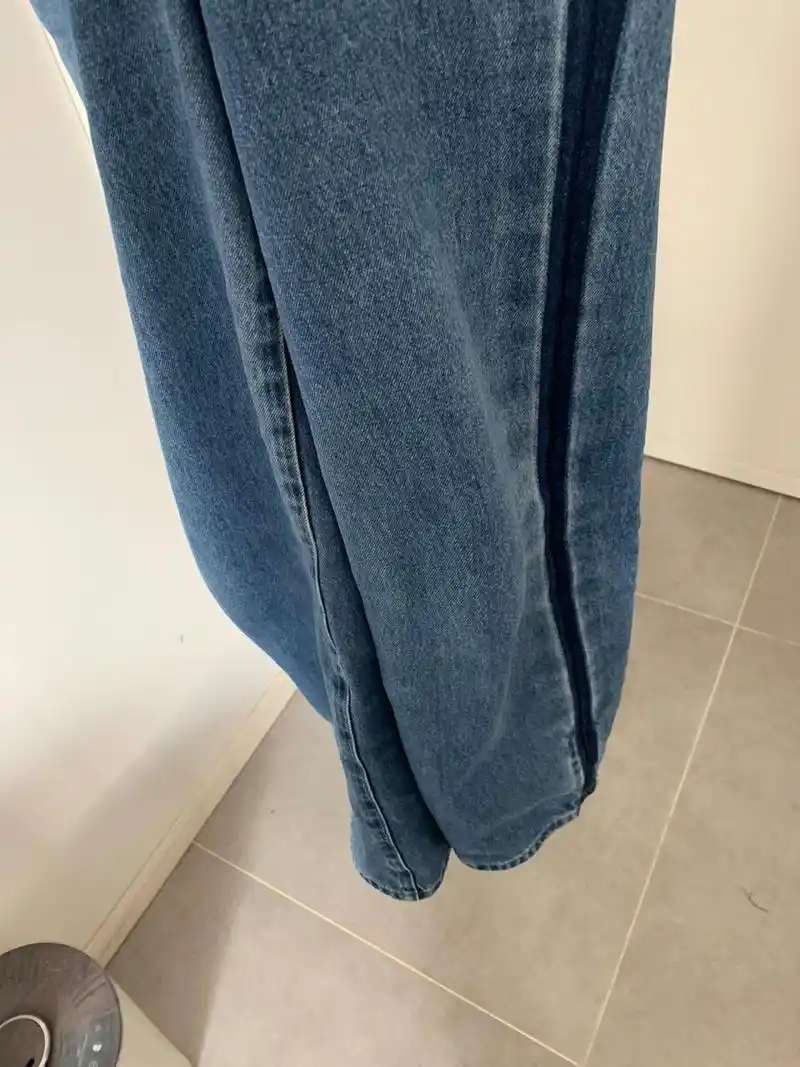 牛仔裤鼓包正常还是面料原因 感觉已经好多年没有遇到牛仔裤鼓包的