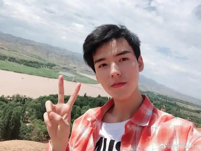 考古龚俊各种自拍角度