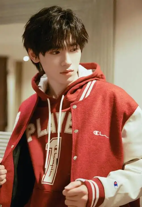 240206时代少年团宋亚轩王者荣耀直播首秀粉丝期待值爆棚