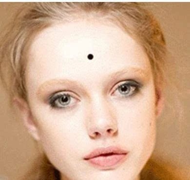 长有这三颗痣的女人,不是离婚就克夫,很不好