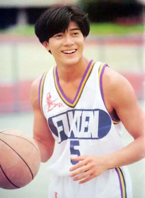 郭富城个人资料(沧桑郭富城:52岁娶小妻子)