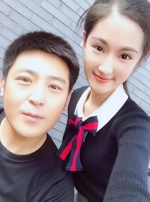 回顾演员孙涛娶大学同学李莉为妻17次上春晚全是老婆的功劳