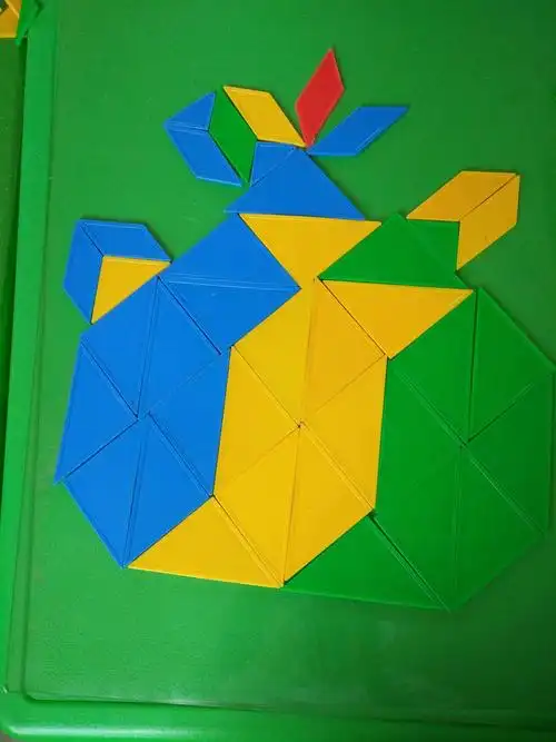 大班幼儿科学活动《有趣的拼图》